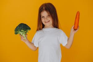 Így vedd rá a gyerekeket a zöldség-gyümölcs fogyasztásra